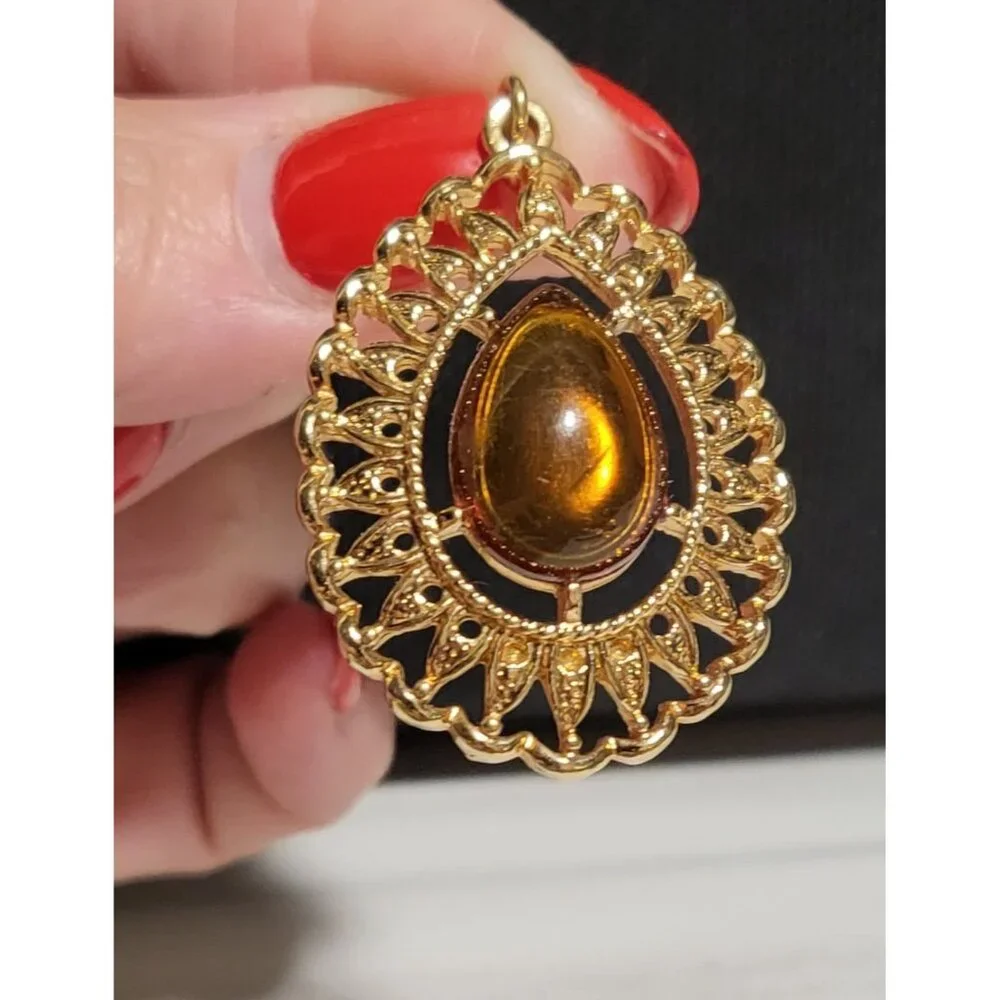 Vintage 1970's Sara Coventry Amber Colored and Gold Tone Pendant - Picture 5 of 8